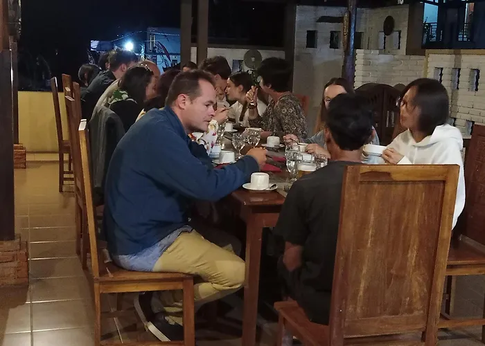 Karang Sari Guesthouse & Warung
